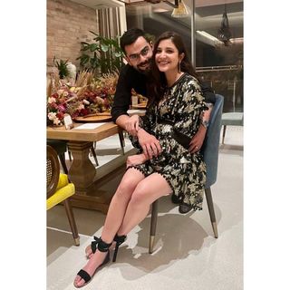 Anushka Sharma feet photo thumbnail