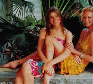 Charlize Theron feet photo thumbnail