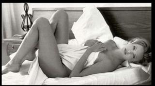 Charlize Theron feet photo thumbnail