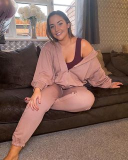 Jacqueline Jossa feet photo thumbnail