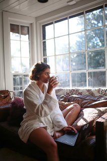 Taylor Hill feet photo thumbnail