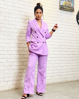 Hina Khan feet photo thumbnail
