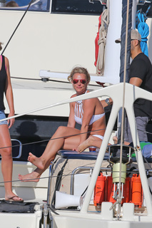 Britney Spears feet photo thumbnail