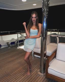 Josephine Skriver feet photo thumbnail