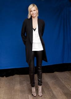 Charlize Theron feet photo thumbnail