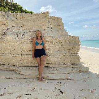 Christie Brinkley feet photo thumbnail
