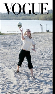 Angela Kinsey feet photo thumbnail