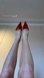Rosie Huntington-Whiteley feet photo thumbnail