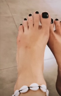 Karolina Pisarek feet photo thumbnail