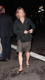 Jodie Foster feet photo thumbnail