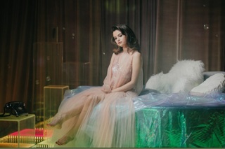 Selena Gomez feet photo thumbnail