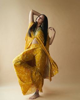 Sonakshi Sinha feet photo thumbnail