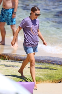 Natalie Portman feet photo thumbnail