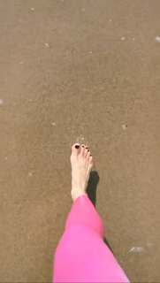 Karolina Pisarek feet photo thumbnail