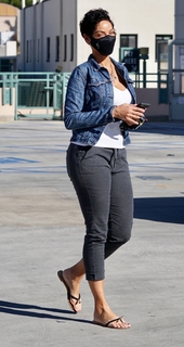 Nicole Murphy feet photo thumbnail