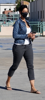 Nicole Murphy feet photo thumbnail