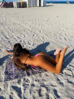 Claudia Romani feet photo thumbnail