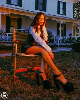 Jenna Ortega feet photo thumbnail