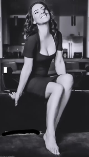 Claudia Lizaldi feet photo thumbnail