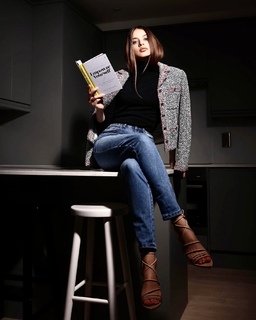Xenia Tchoumitcheva feet photo thumbnail