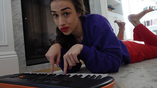Colleen Ballinger feet photo thumbnail