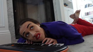 Colleen Ballinger feet photo thumbnail