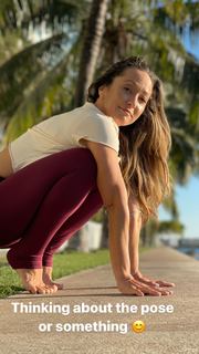 Kino MacGregor feet photo thumbnail