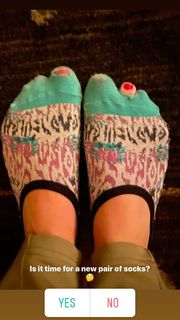 Victoria Justice feet photo thumbnail