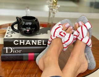 Cláudia Citroni feet photo thumbnail