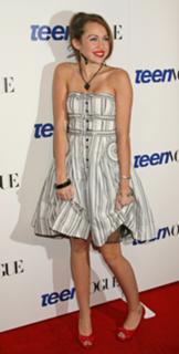 Miley Cyrus feet photo thumbnail