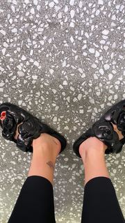 Zoey Deutch feet photo thumbnail