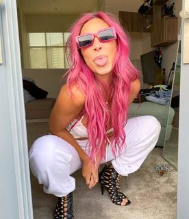 Lele Pons feet photo thumbnail