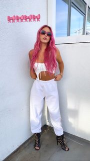 Lele Pons feet photo thumbnail
