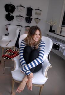 Elle Macpherson feet photo thumbnail