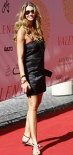 Elle Macpherson feet photo thumbnail