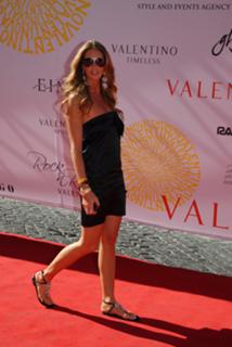 Elle Macpherson feet photo thumbnail