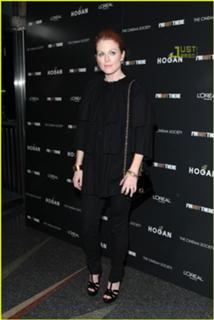 Julianne Moore feet photo thumbnail
