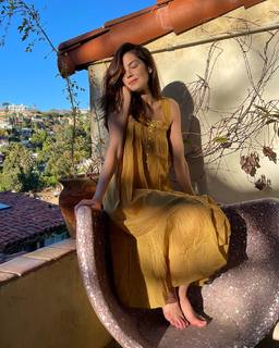 Michelle Monaghan feet photo thumbnail