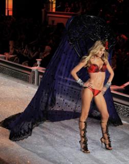 Doutzen Kroes feet photo thumbnail