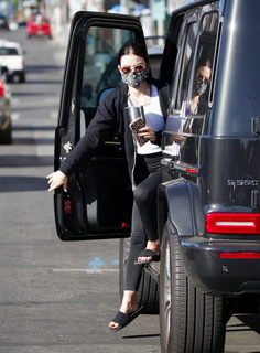 Lucy Hale feet photo thumbnail