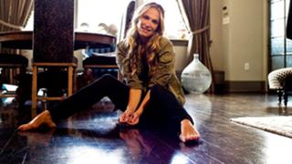 Molly Sims feet photo thumbnail