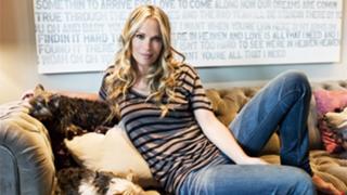 Molly Sims feet photo thumbnail