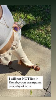 Erin Lim feet photo thumbnail