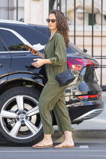 Minka Kelly feet photo thumbnail