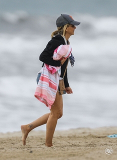 Sarah Michelle Gellar feet photo thumbnail