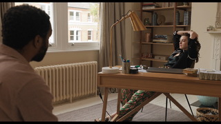 Anne Hathaway feet photo thumbnail