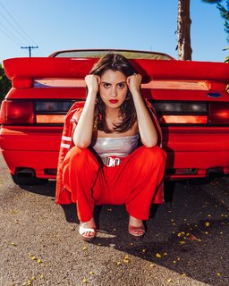 Laura Marano feet photo thumbnail