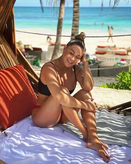 Malgorzata Rozenek feet photo thumbnail