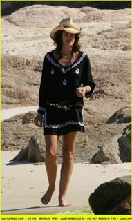 Cindy Crawford feet photo thumbnail