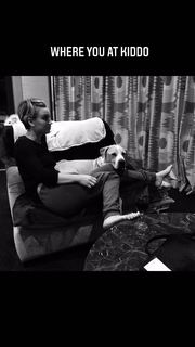 Kaley Cuoco feet photo thumbnail